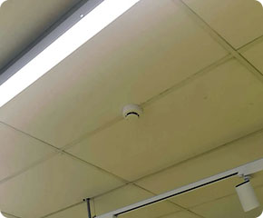 détecteur de fumée d'incendie et plafonnier LED