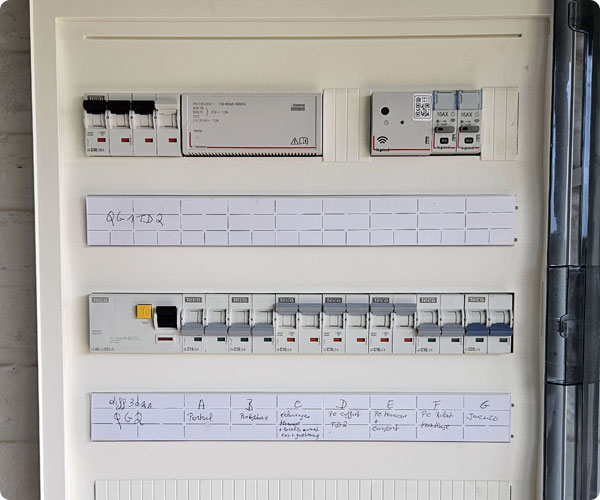 coffret électrique ouvert