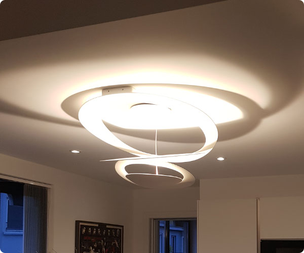 lampe suspendue Artemide dans un appartement à Liège