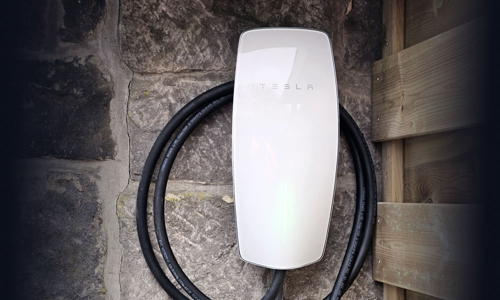 placement et raccordement d'une borne de recharge électrique Tesla à Liège