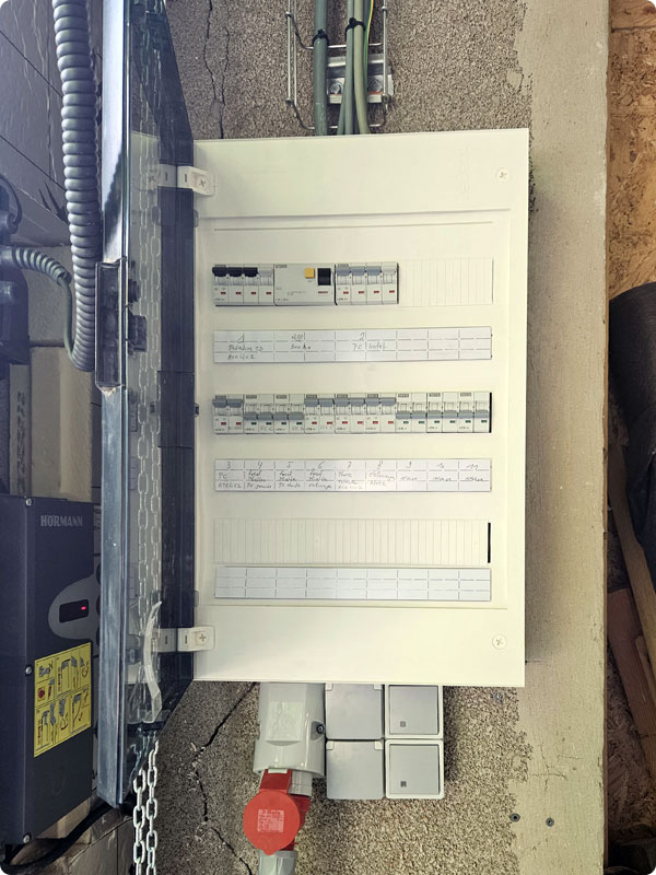 rénovation d'un coffret électrique dans un entrepôt à Beaufays près de Liège